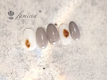 ファミリア/ぷっくりべっ甲ネイル