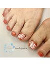 レトロムードな足指ネイル