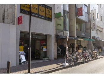 エイトバイエイト(8×8)/ジムの外観図