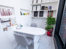ミシェル(Michelle)の雰囲気(白を基調とした清潔な店内♪メイク直しもできます◎)