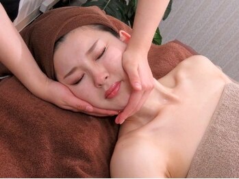 ダイアモンドフェイシャルアールプラス(Diamond Facial R+)の写真/【『華奮見え』”特化”小顔コルギ￥4950～】速攻性×持続性◎で大人気の技術♪二重顎/むくみ/たるみ改善！