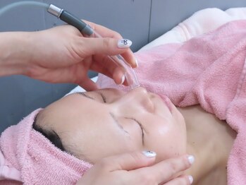 エスプラス エヌプラス(S+/N+)の写真/自分では落としきれない毛穴の黒ずみや角栓をプロの手技でごっそり除去★陶器のようなつるんと肌へ◎