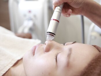 ダリアビューティー(Dahlia Beauty)/毛穴悩みにハイドラフェイシャル