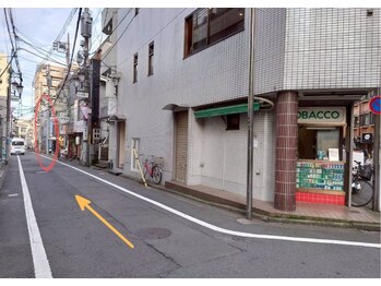 セリーヌ 国分寺店(seline)/6 少し進んで右がお店です