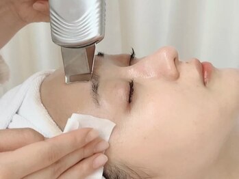 アイカ(AIKA)の写真/【小顔+毛穴吸引+パックコース70分￥6980～】エイジングケアをしたい方必見☆たるみとシミにアプローチ◎