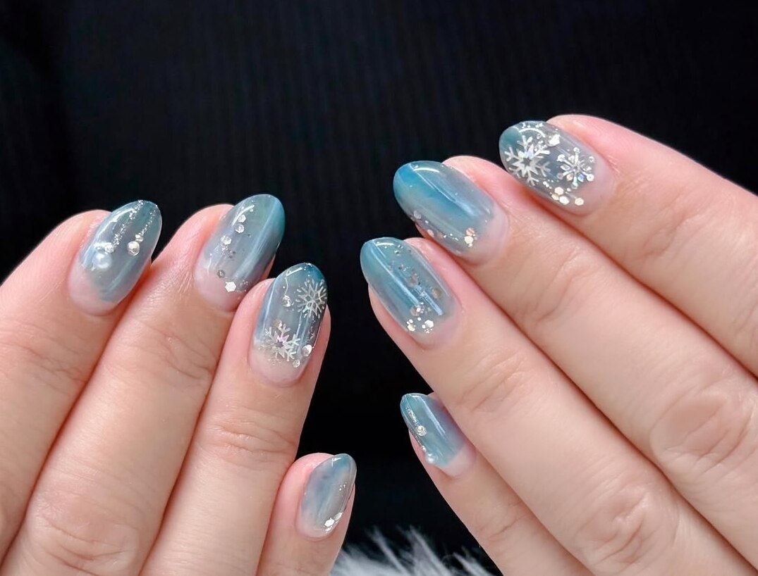 2026年冬トレンド】ブルー ワンカラー ハンドのネイルデザイン集｜人気