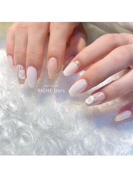 リッシュ トロワ(RICHE trois)/上品ホワイト×シーリングネイル