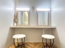マーズラッシュ(MaaZ lash)の雰囲気（ドレッサー完備！お出掛け前にもご来店頂けます。ヘアアイロン有）
