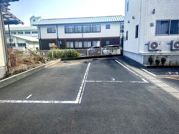 オン 絹(on silk)/駐車場