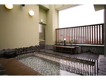 スポーツクラブアンドスパ ルネサンス 静岡の雰囲気（内風呂と露天風呂のスパ有。サウナも完備。新規もご利用可。）