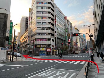 リララ(Relala)/信号を渡ります