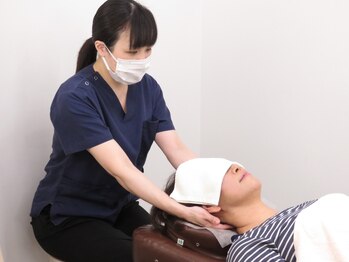 丸の内接骨院グループ 銀座リリース整体院/◆施術風景【頭・首まわり】