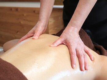 フラット(frat)/背中の施術/オイルマッサージ