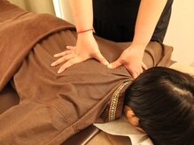 神の手の雰囲気（ツボ・リンパ・コリのポイントを的確に捉えた絶妙な力加減が人気）