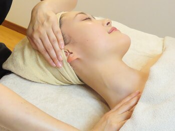 ブリリア(Brillia)/首筋に美しさの流れ