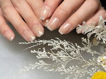 サロンドフォーエイチ(salon de 4H)/スキンベージュ×ラメフレンチ