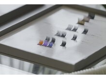 アイリー(i’rry)/ベージュブラウンは流行り目元に