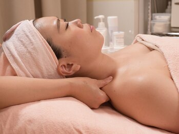 エフ ビューティ西宮/デコルテマッサージ