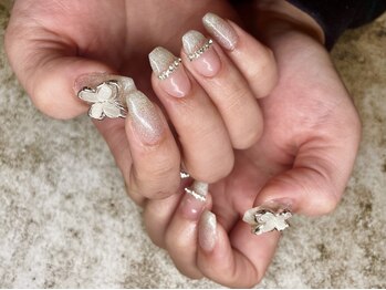 リミネイル(Rimi nail)の写真/爪の形にコンプレックスがある方や、深爪でお悩みの方にもオススメ！長さ出しで、指先を美しく魅せます★