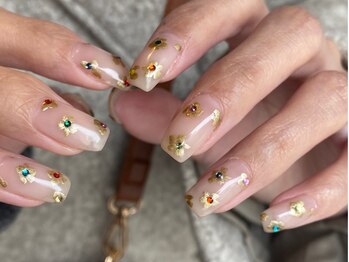 エティル(Etel atelier)/お花ネイル/キラキラ/ストーン