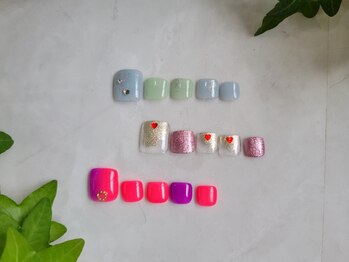 マウム 新潟店(Maum)の写真/フットネイルサンプル多数☆マグネットネイルやトレンドデザインなどあなたの気に入るデザインが見つかる◎