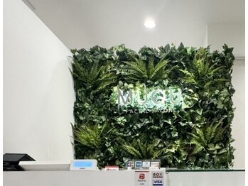 ムク 池袋東口店(MUQU)/白基調の清潔感あふれる店内