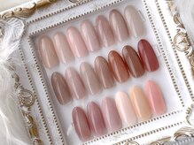 肌なじみの良いカラーだけでも20色以上ございます