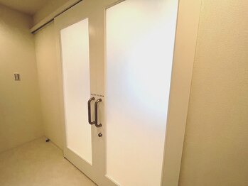 ダコード(D'accord)/内観:サロン入り口