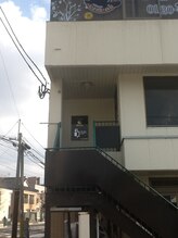 クリスタル倶楽部/階段で２階玄関より3階サロンへ