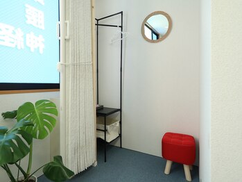 ケンジ タカハシ ボディーメンテナンス(KENJI TAKAHASHI)/