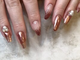 冬のキラキラピンクミラーネイル