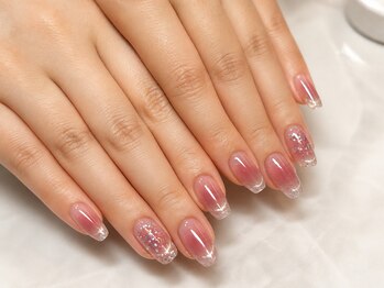ネイルズミューコ 四谷三丁目店(nail’s MyuCo)/マグフレンチとホログラム