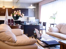 エクセレントビューティーサロン 艶(EN)/サロン待合いにて