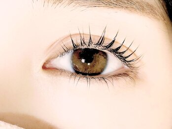 クリムアイラッシュ(crim eyelash)の写真/パッチリした目元を叶えます！プロの技術と定期的なケアで、どこから見ても美しい理想のお目元へ♪