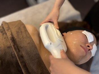 ユーセレクト ビューティー プラス(U-SELECT BEAUTY PLUS)/光フェイシャルでスッキリ小顔に