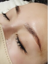 アミアンティム(Ami-intime)/韓国式眉毛メイク