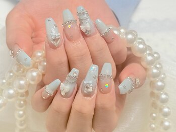 ナナアンドコー(Nana&Co.)の写真/さりげない大人可愛さを散りばめた今っぽいシンプルデザインでこなれ感UP☆オフィスにもOKの上品ネイル♪