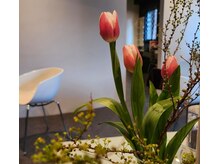 ポーラ zer08店(POLA)の雰囲気（サロンはお花好きのStaffのおかげで季節のお花が生けられてます）