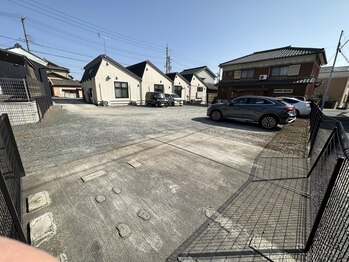 メンズ脱毛 リボーン(reborn)/駐車場は建物裏にあります