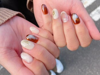 モンチーズ ネイル(Monchies Nail)の写真/緻密なアートで指先を鮮やかに♪ショートネイルだからこそお洒落感もぐっと上がる☆モチも◎