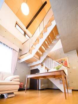 エクセレントビューティーサロン 艶(EN)/サロン待合いにて