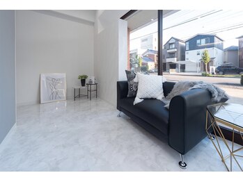 ビューナス(BEAUNUS)/清潔感のある店内