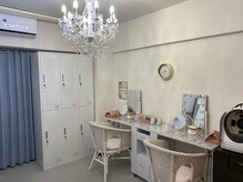 スリムグラシアナ 大橋駅前店(SlimSpa Graciana)の雰囲気（明るく広いお着替えルーム。貴重品は、鍵付きの個人ロッカーへ。）