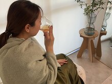 ユラクプラス 薬院(YURAKU+)/デトックスよもぎ茶を飲みながら