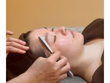 ツリー ベル(TREE BELL)の雰囲気（プロの技術でまゆ毛を整えるとお顔の表情が明るくなります。）