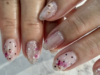 エマ(EMA)/ドット×押し花ネイル