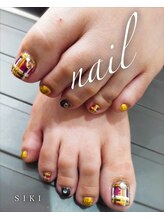 シキ(SIKI)/フットネイルも秋らしく