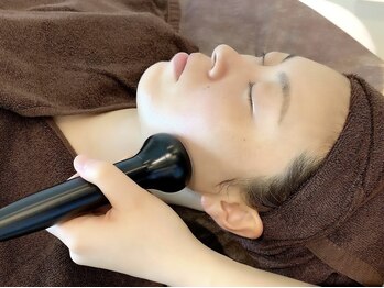 ループス(Roops)/マシーンケアでより小顔に