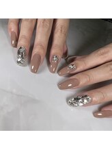 アリュグラン(Allugran)/《ネイルデザイン》