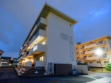ファム(fam.)の雰囲気（建物外観です!POSTOMIYA一番奥の階段を登りすぐ右手が当店です♪）